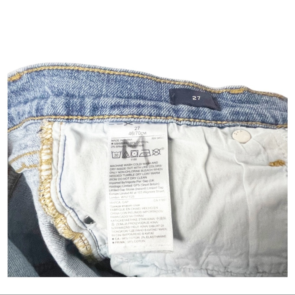 GAP Women's Jean Shorts Size 27  Cutoff Frayed Light Indigo Blue. - Picture 6 of 7